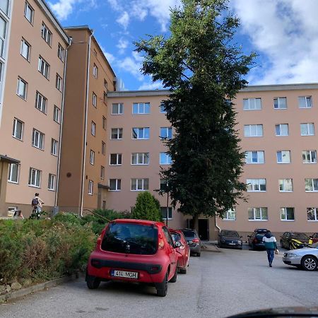 Riia 10, 2-Bedroom Apartment - 2 Big Beds 1 Extra Bed-Parking Free Тарту Экстерьер фото